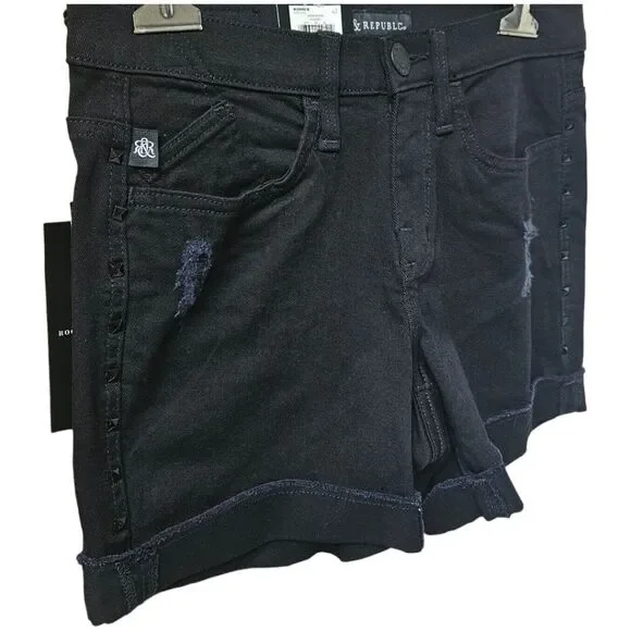 NWT ROCKβ& REPUBLIC Women's distressed rivet mid- rise black sexy shorts Size 4 - Picture 7 of 16